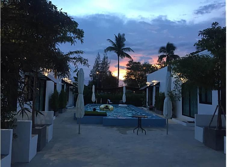 Loft Caravan Resort Haad Chao Samran Dış mekan fotoğraf
