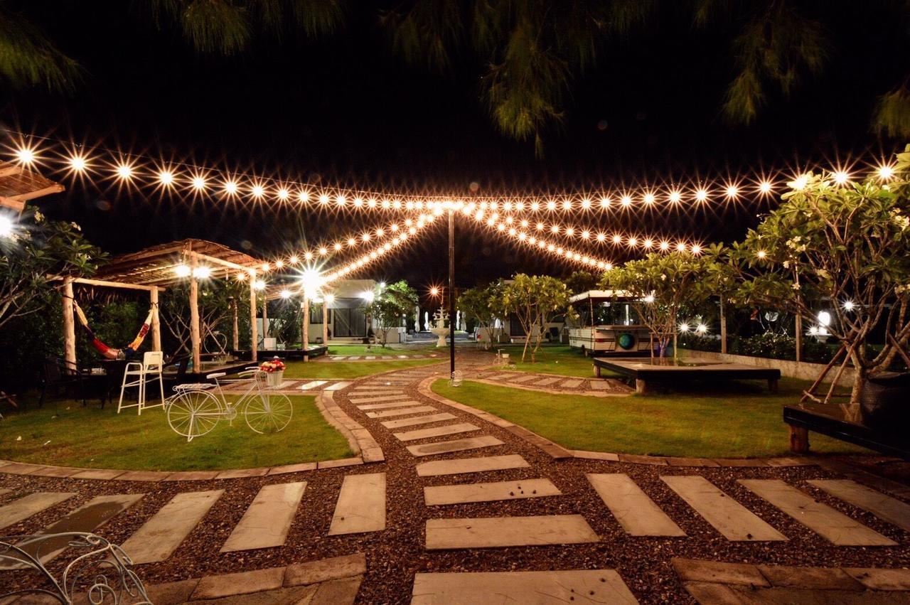 Loft Caravan Resort Haad Chao Samran Dış mekan fotoğraf