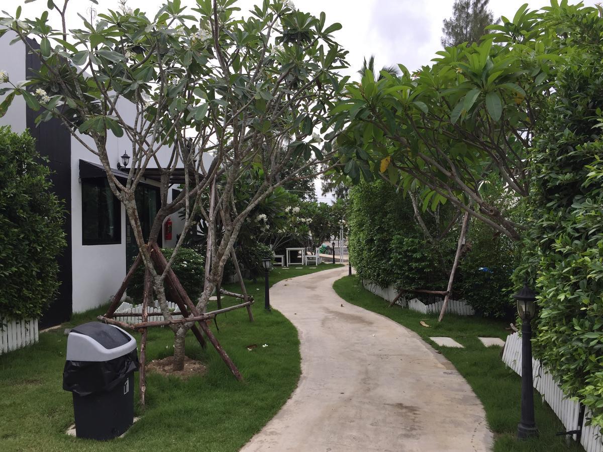 Loft Caravan Resort Haad Chao Samran Dış mekan fotoğraf