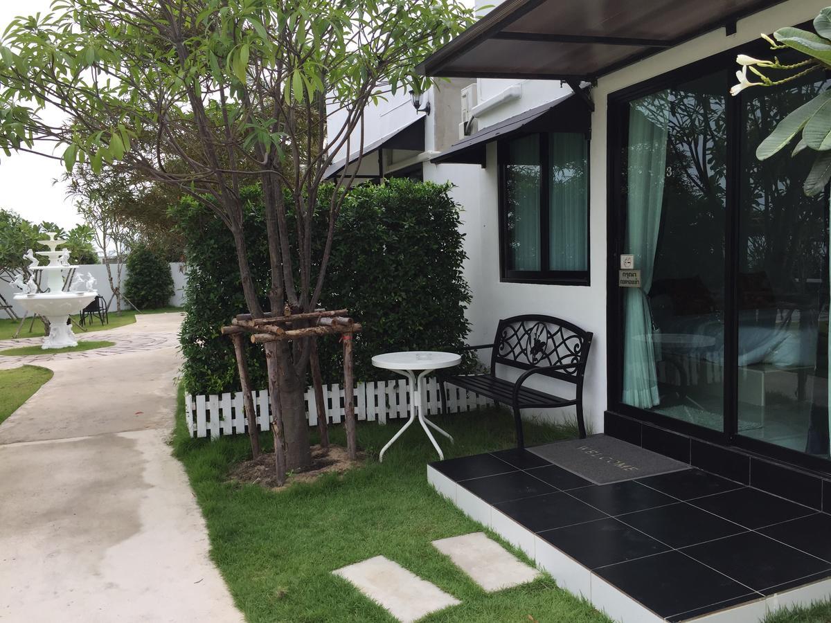 Loft Caravan Resort Haad Chao Samran Dış mekan fotoğraf