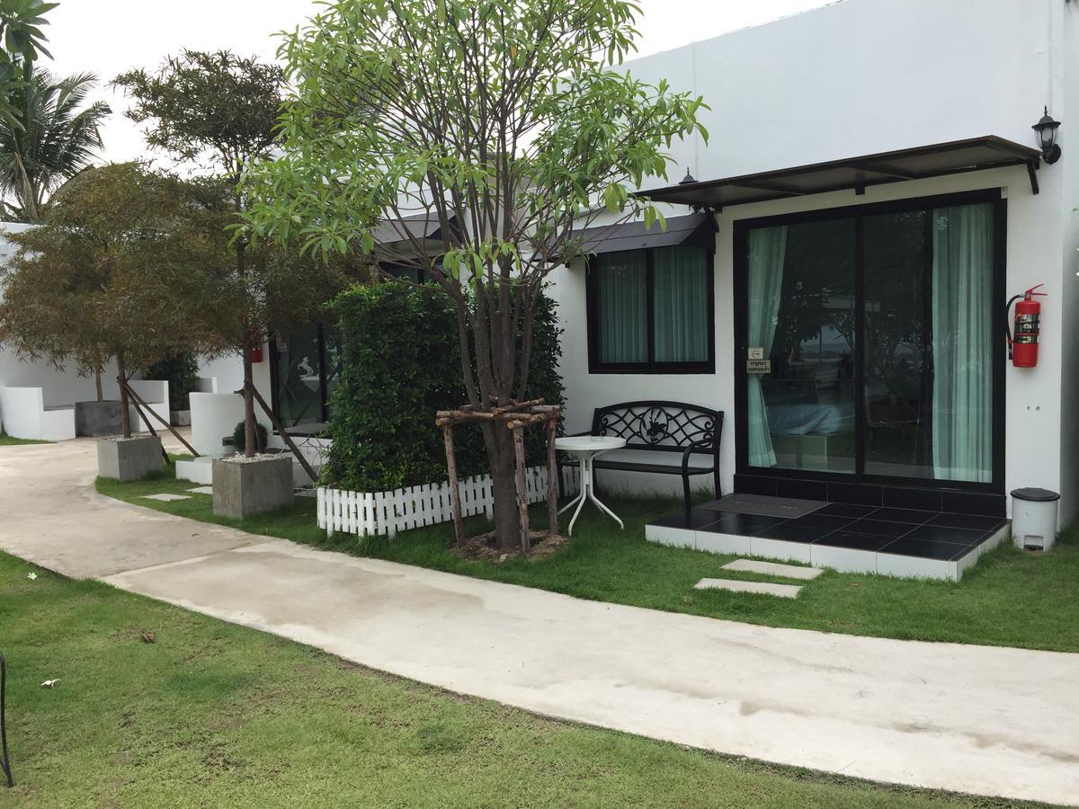 Loft Caravan Resort Haad Chao Samran Dış mekan fotoğraf