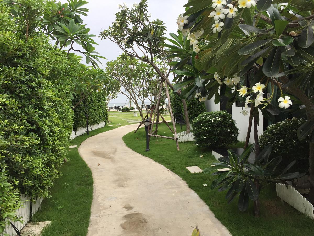 Loft Caravan Resort Haad Chao Samran Dış mekan fotoğraf