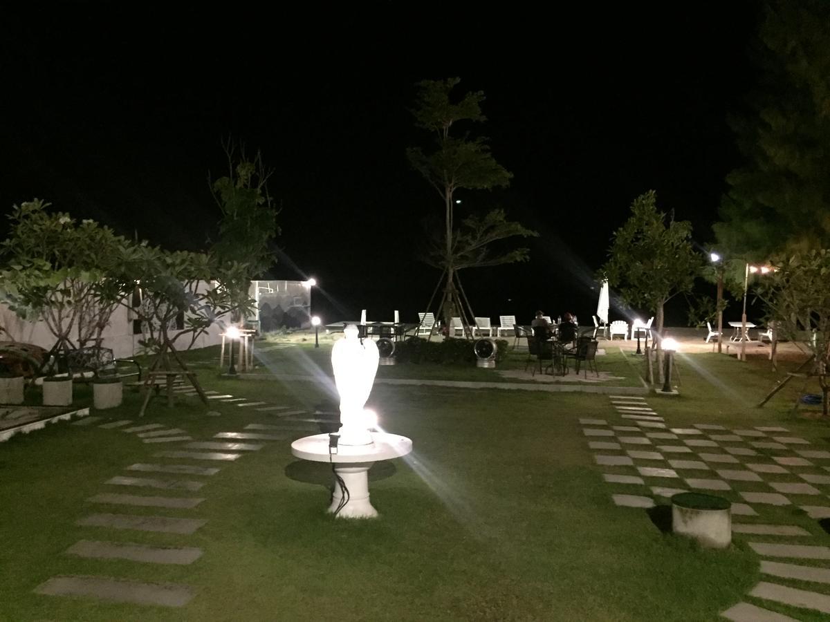 Loft Caravan Resort Haad Chao Samran Dış mekan fotoğraf