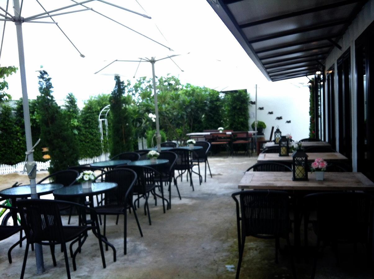 Loft Caravan Resort Haad Chao Samran Dış mekan fotoğraf