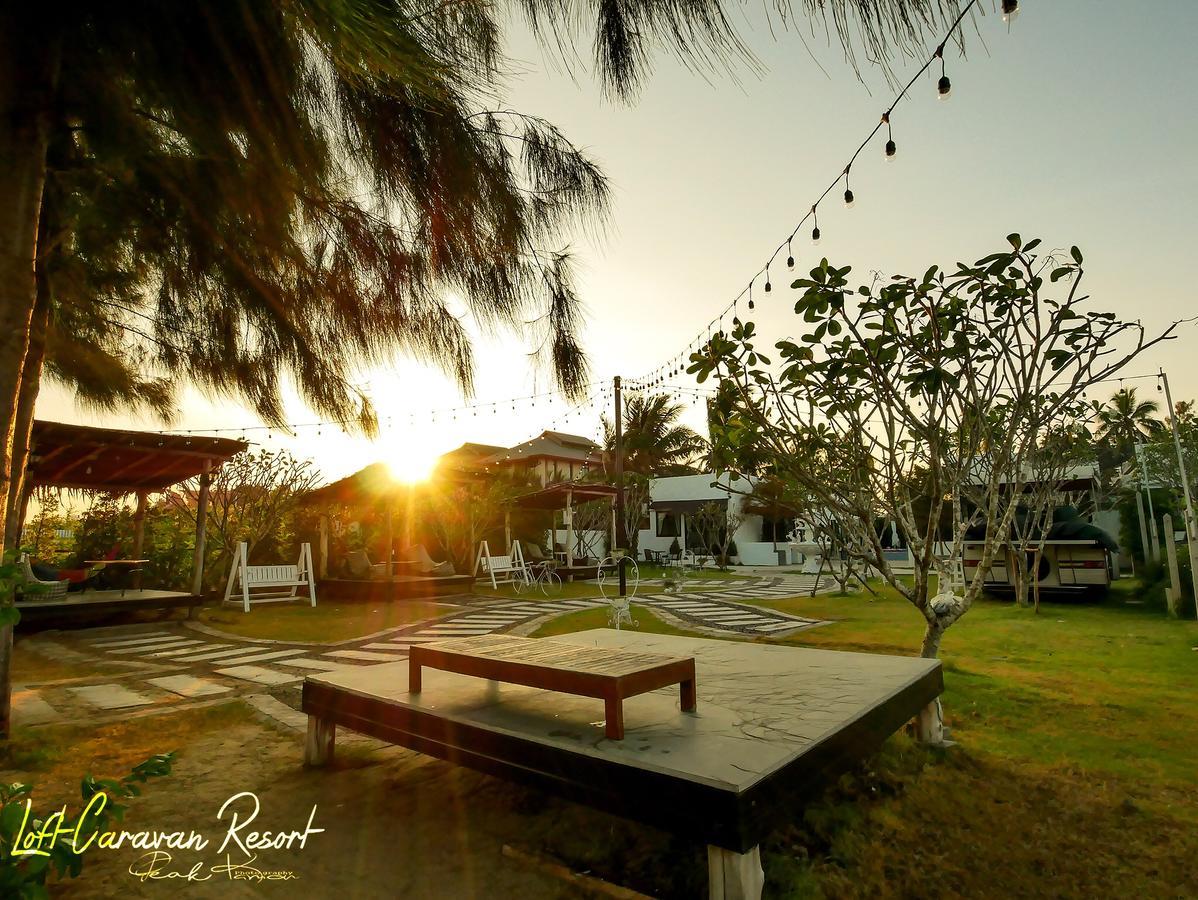 Loft Caravan Resort Haad Chao Samran Dış mekan fotoğraf