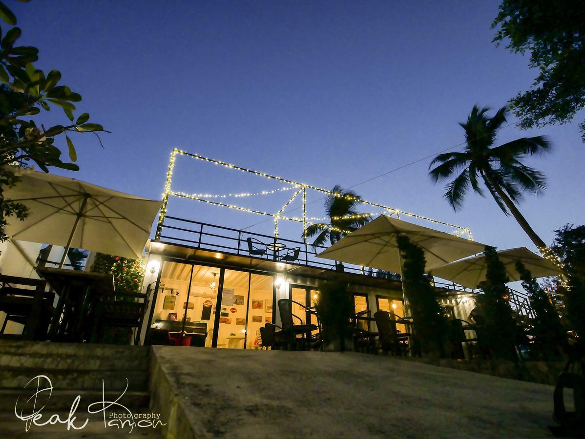 Loft Caravan Resort Haad Chao Samran Dış mekan fotoğraf
