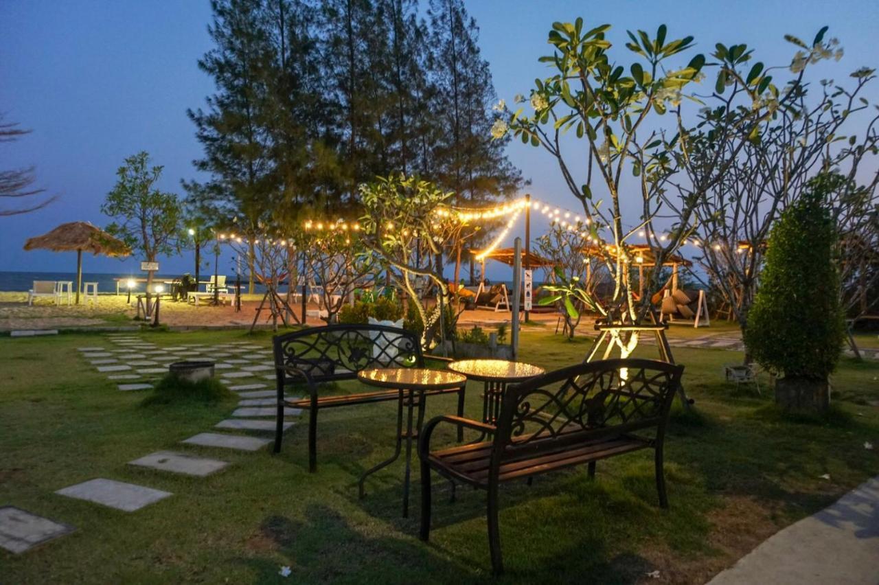 Loft Caravan Resort Haad Chao Samran Dış mekan fotoğraf