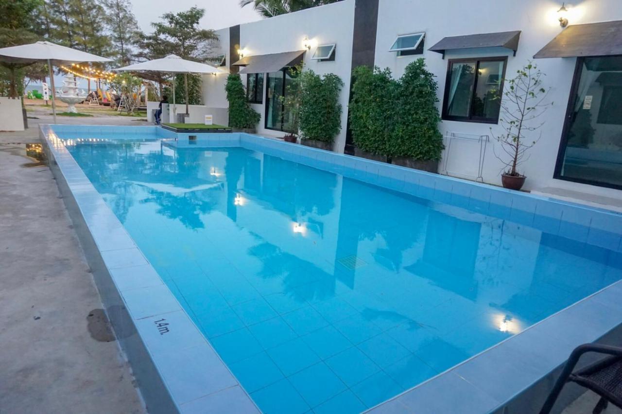 Loft Caravan Resort Haad Chao Samran Dış mekan fotoğraf