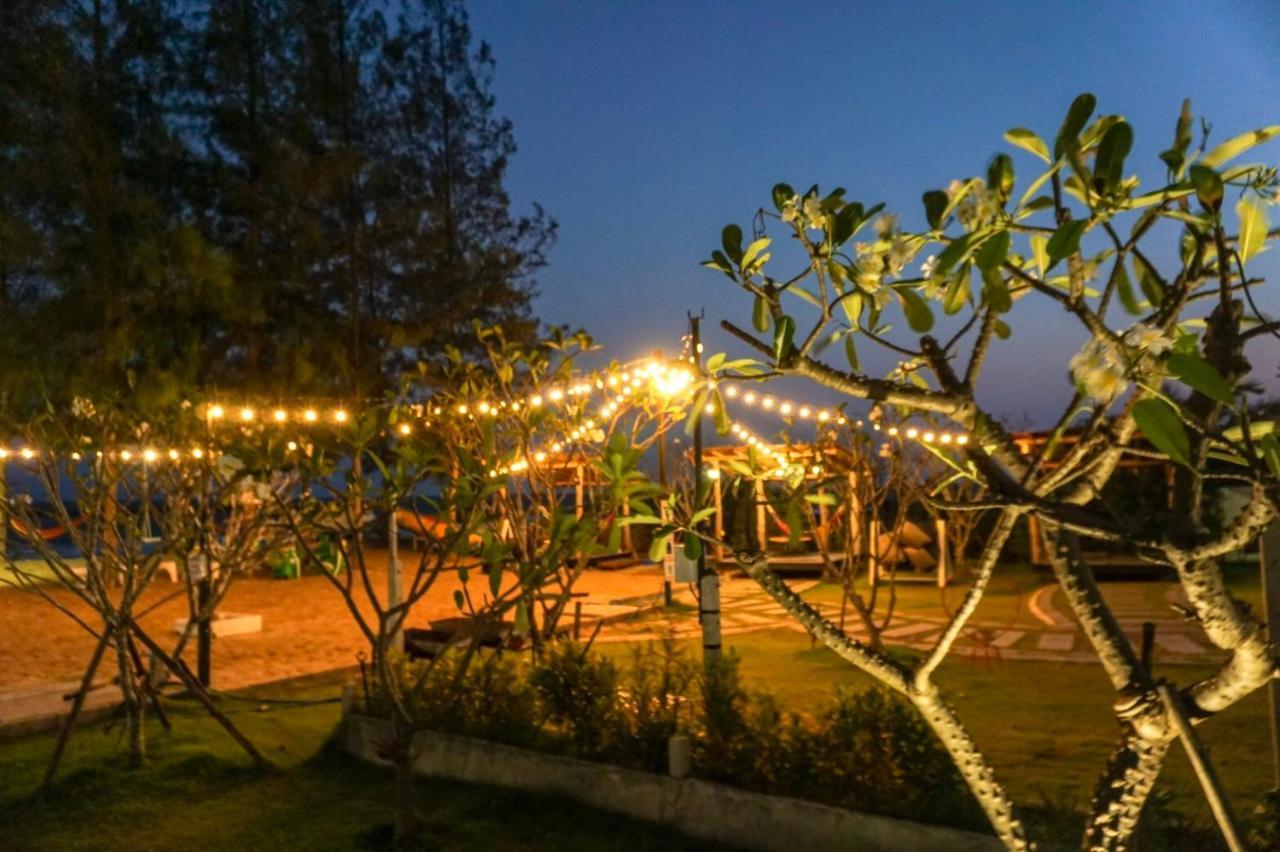 Loft Caravan Resort Haad Chao Samran Dış mekan fotoğraf